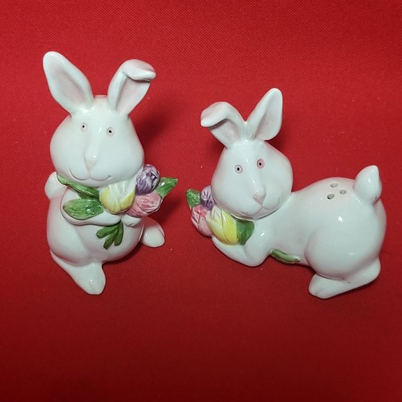 Omnibus Bunny Rabbit Salt & Pepper Shaker Set - Picture 4 of 12